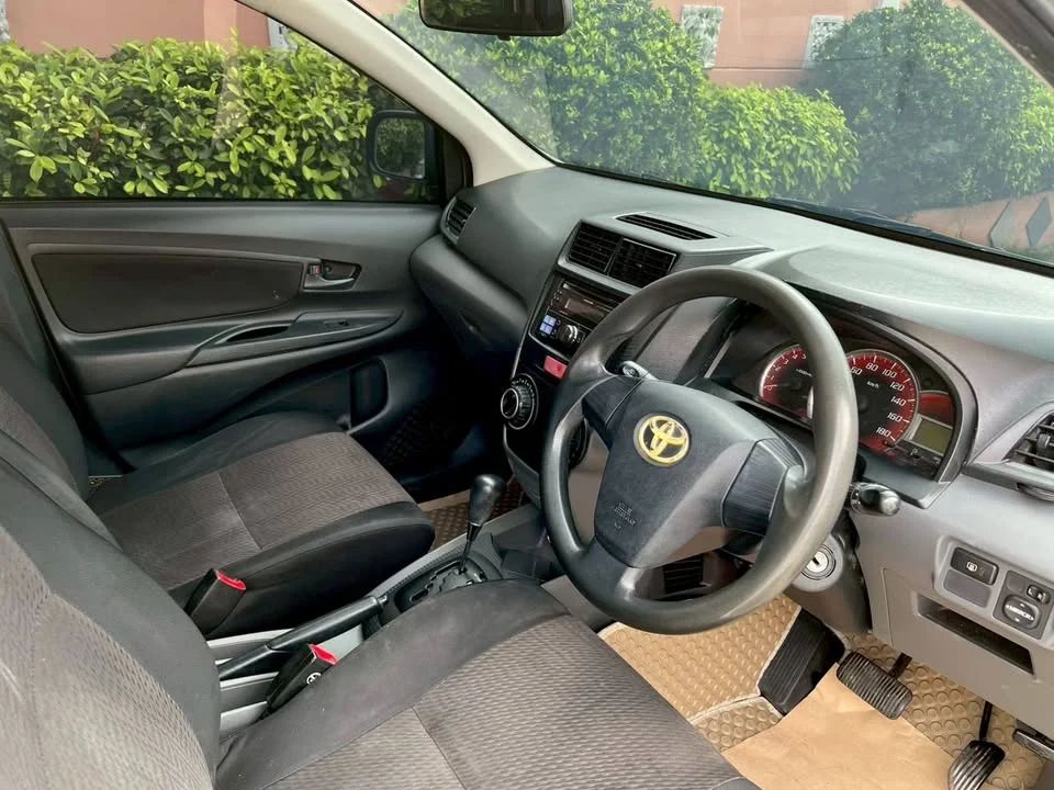 2013 Toyota Avanza II 2