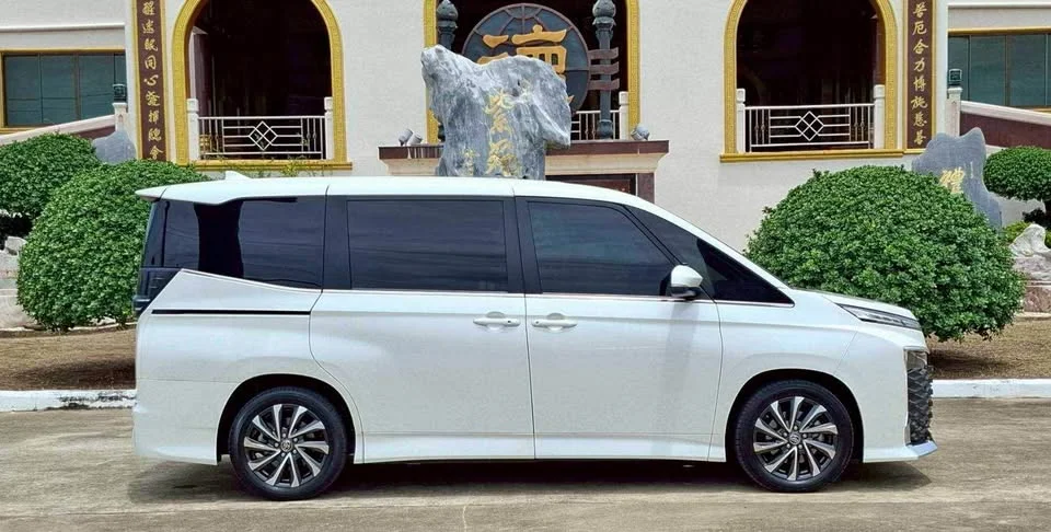 2022 Toyota Voxy IV 3
