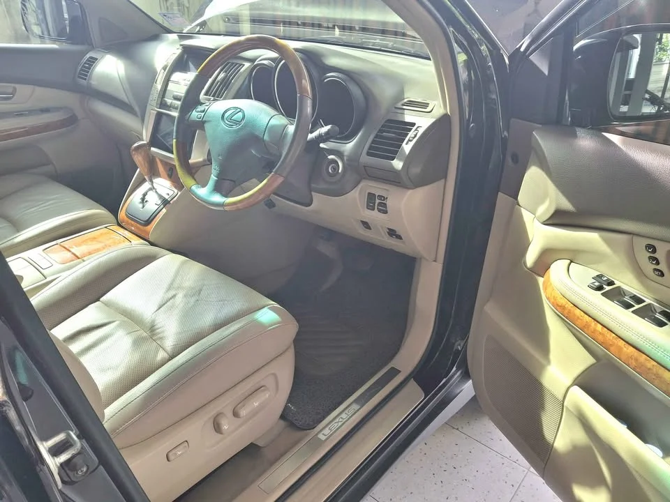 2004 Toyota Harrier II 2