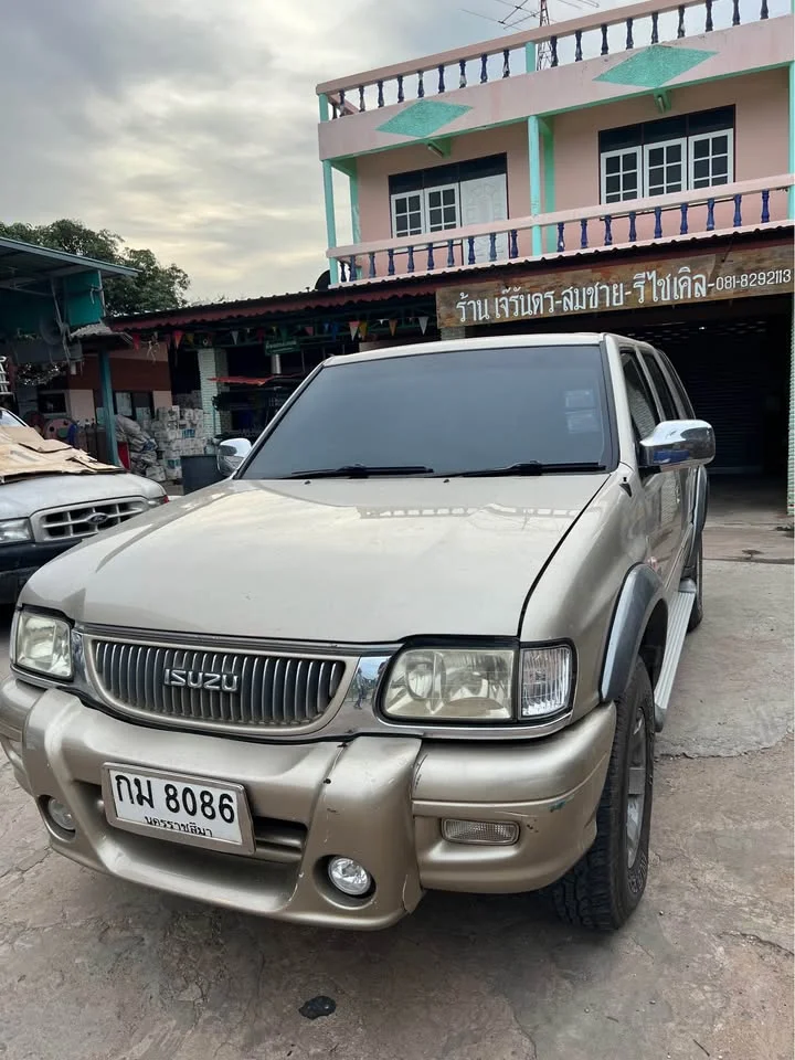2001 Isuzu TR Grand Adventure I 3