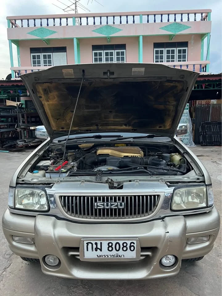 2001 Isuzu TR Grand Adventure I 2