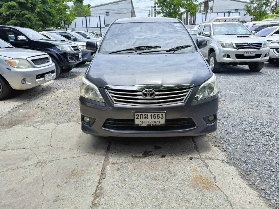 2013 Toyota Innova I 3