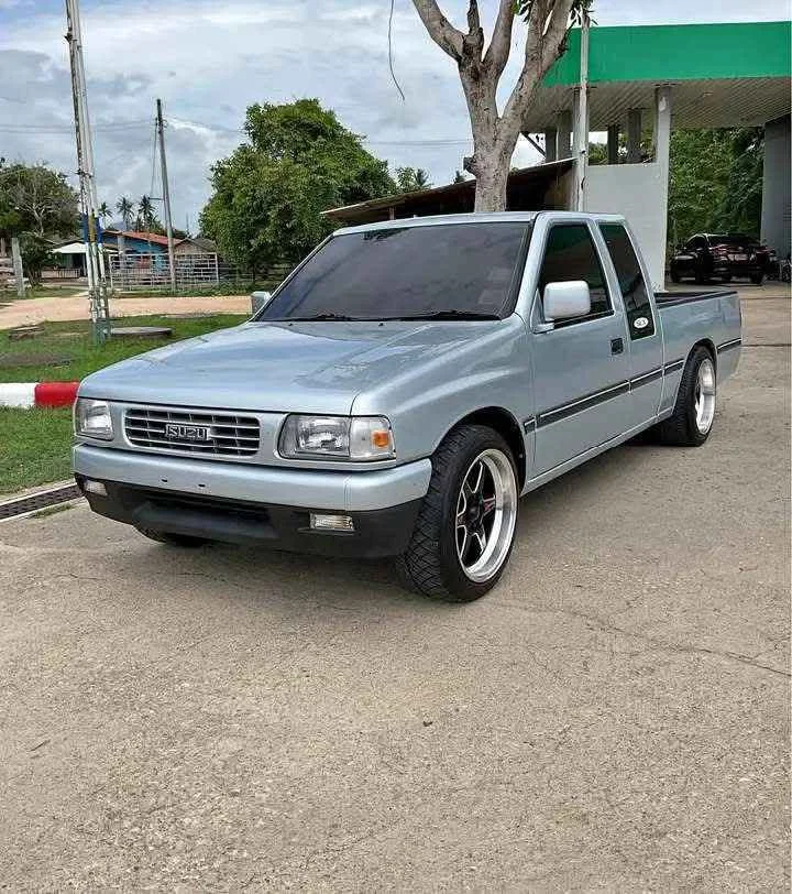 1996 Isuzu TFR III 2