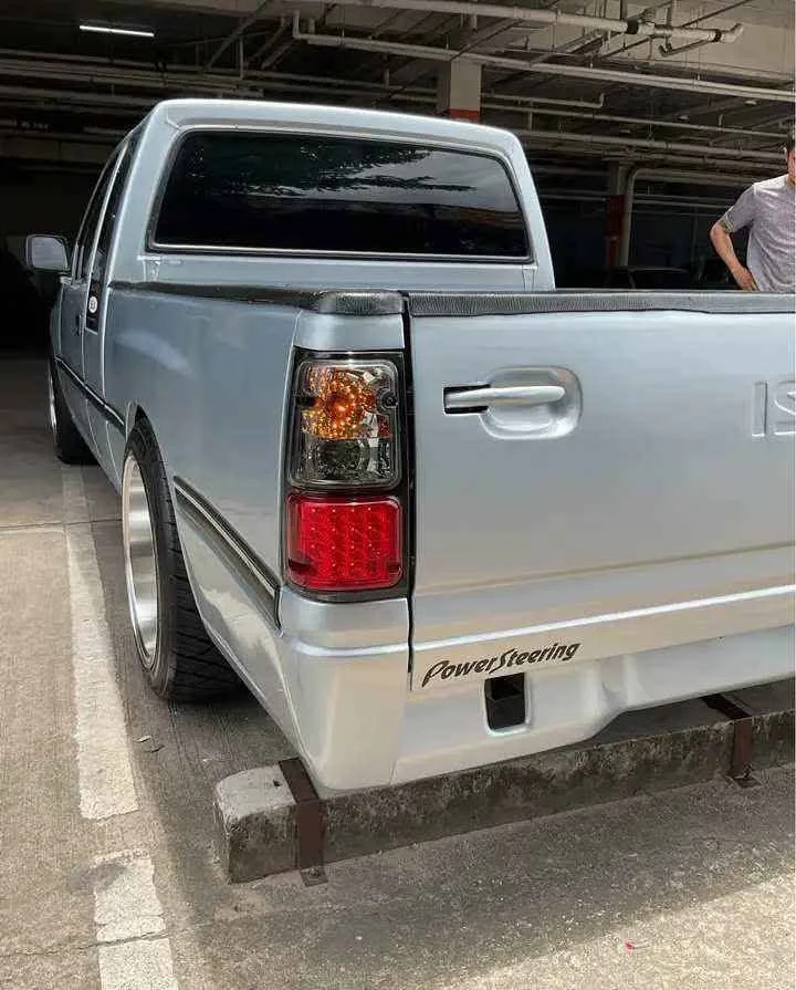1996 Isuzu TFR III 3
