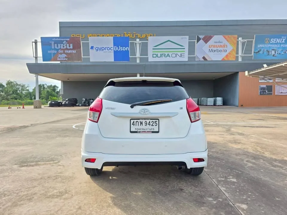 2015 Toyota Yaris III 2