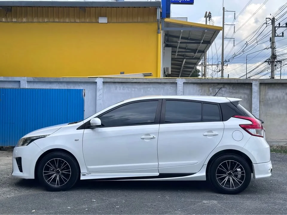 2015 Toyota Yaris III 2