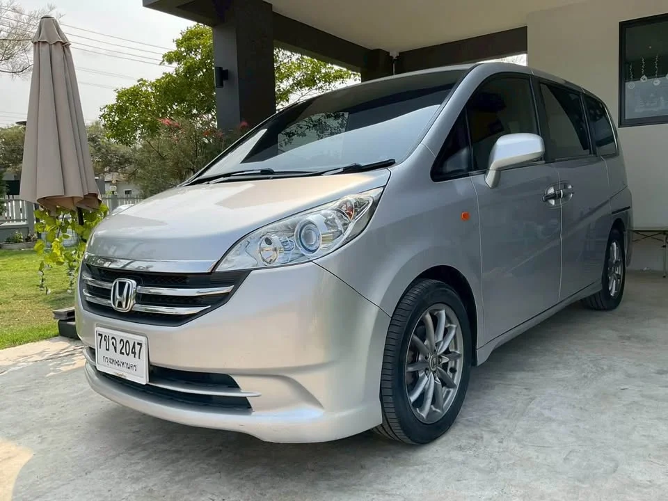 2009 Honda Stepwgn III 2