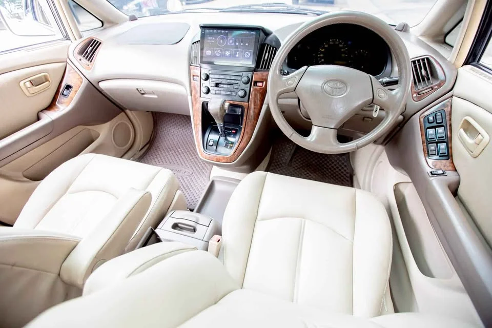 2000 Toyota Harrier I 3