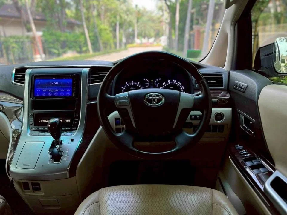 2013 Toyota Alphard, Vellfire II (AH20) 3