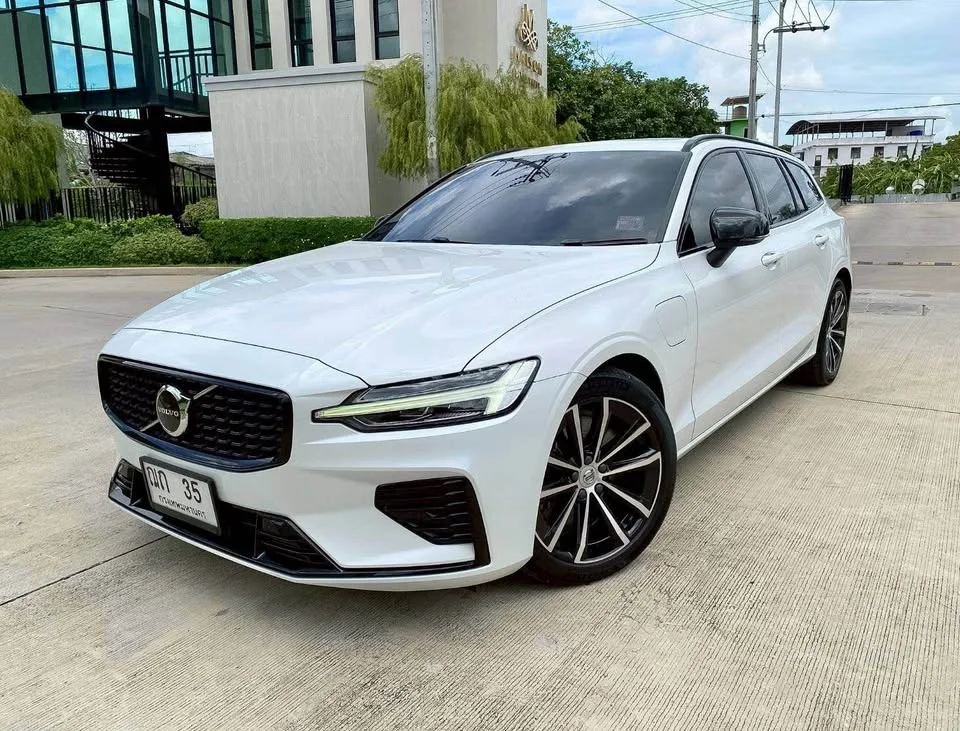 2023 Volvo V60 II 2
