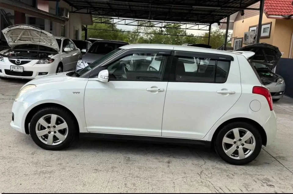 2010 Suzuki Swift I 3