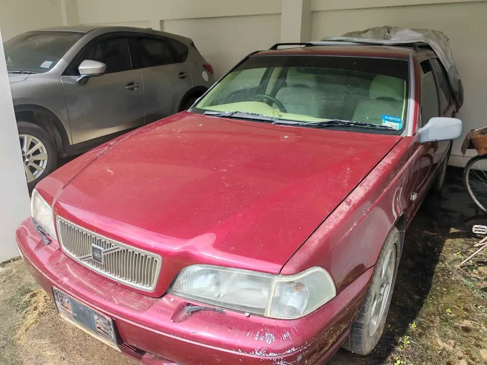 1998 Volvo S70 2