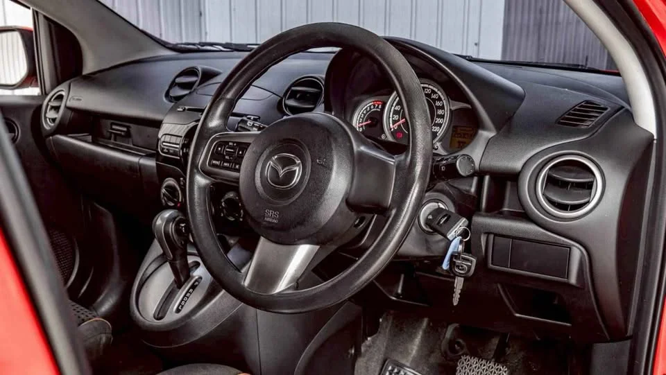 2013 Mazda 2 II 3