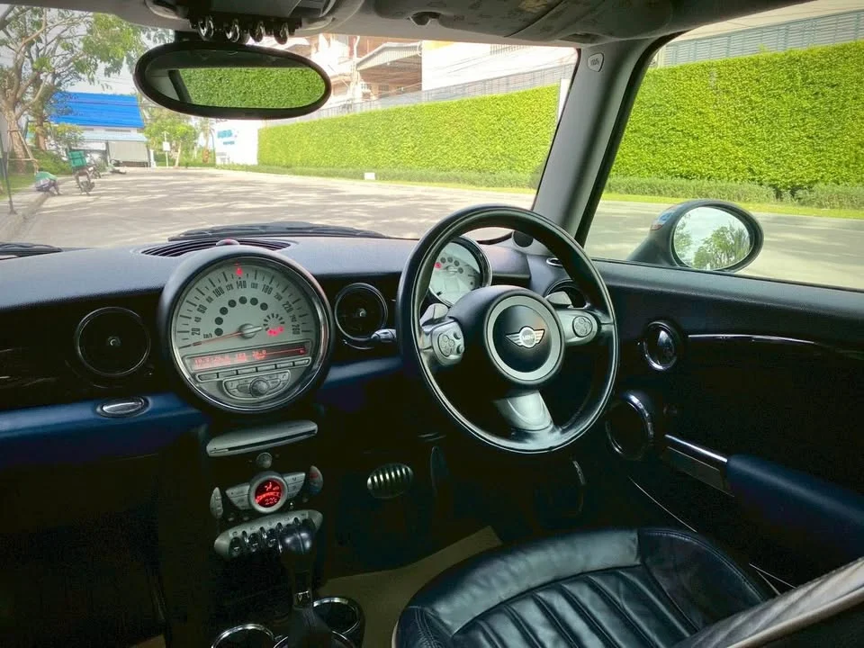 2009 Mini Hatch  III 2
