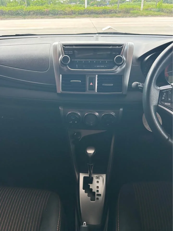 2015 Toyota Yaris III 2