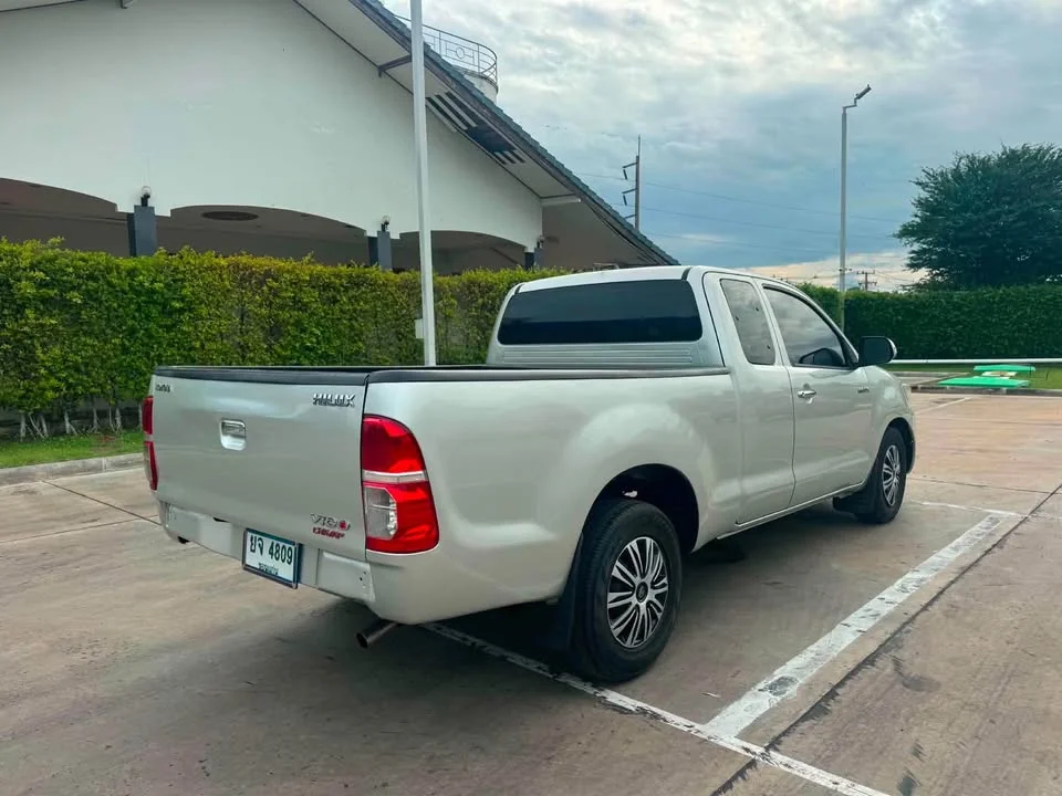 2011 Toyota Hilux VII 2