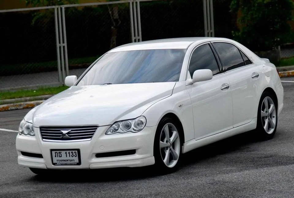 2005 Toyota Mark X I 3