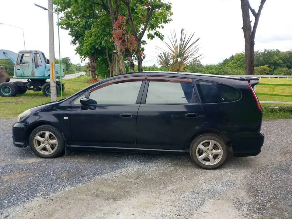 2005 Honda Stream I 3