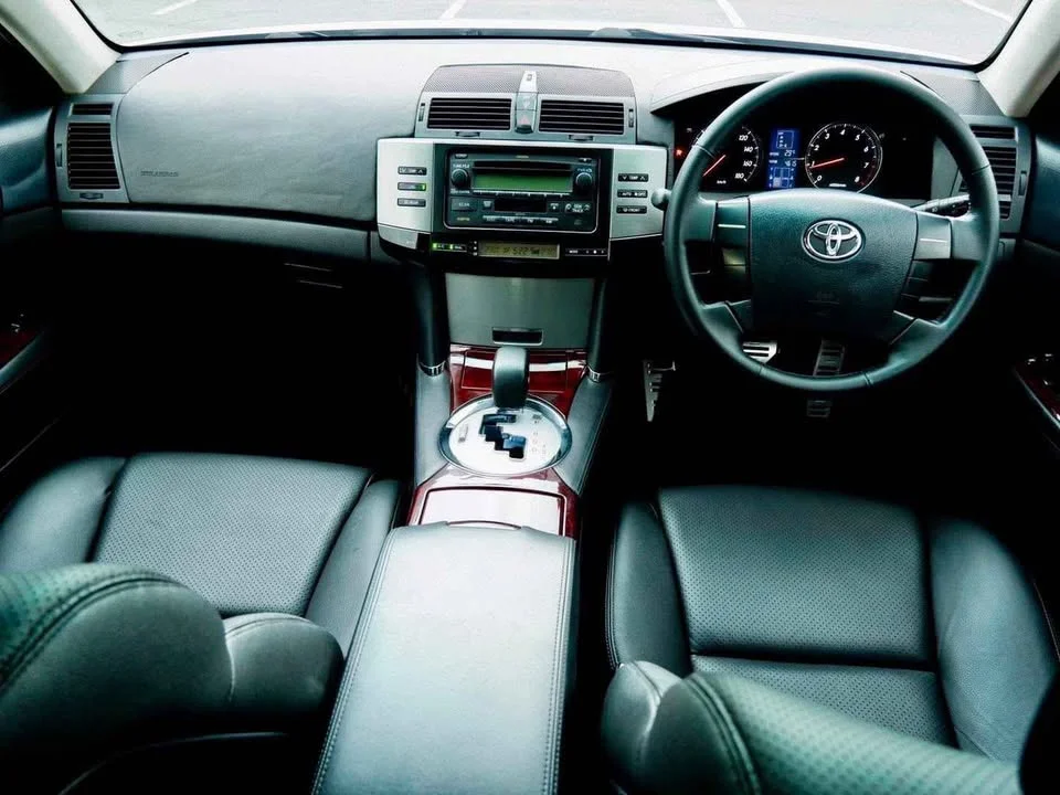 2005 Toyota Mark X I 2