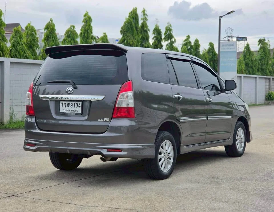 2012 Toyota Innova I 3