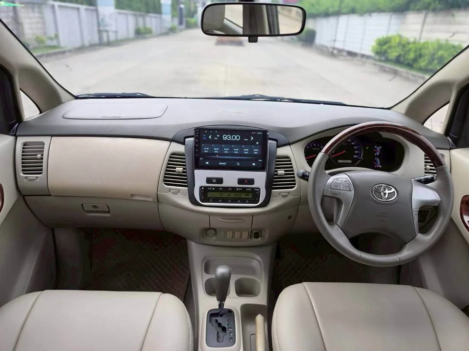 2012 Toyota Innova I 2