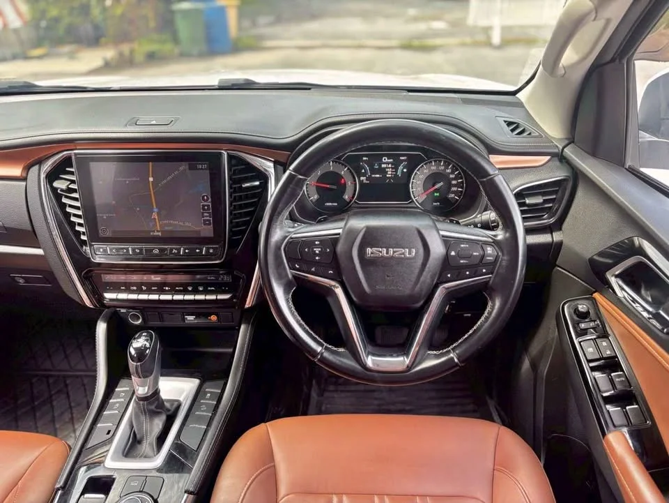 2021 Isuzu MU-X II 3