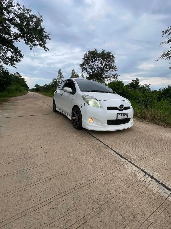 2012 Toyota Yaris II 2