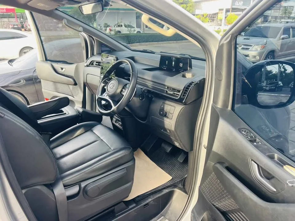 2022 Hyundai Staria US4 3