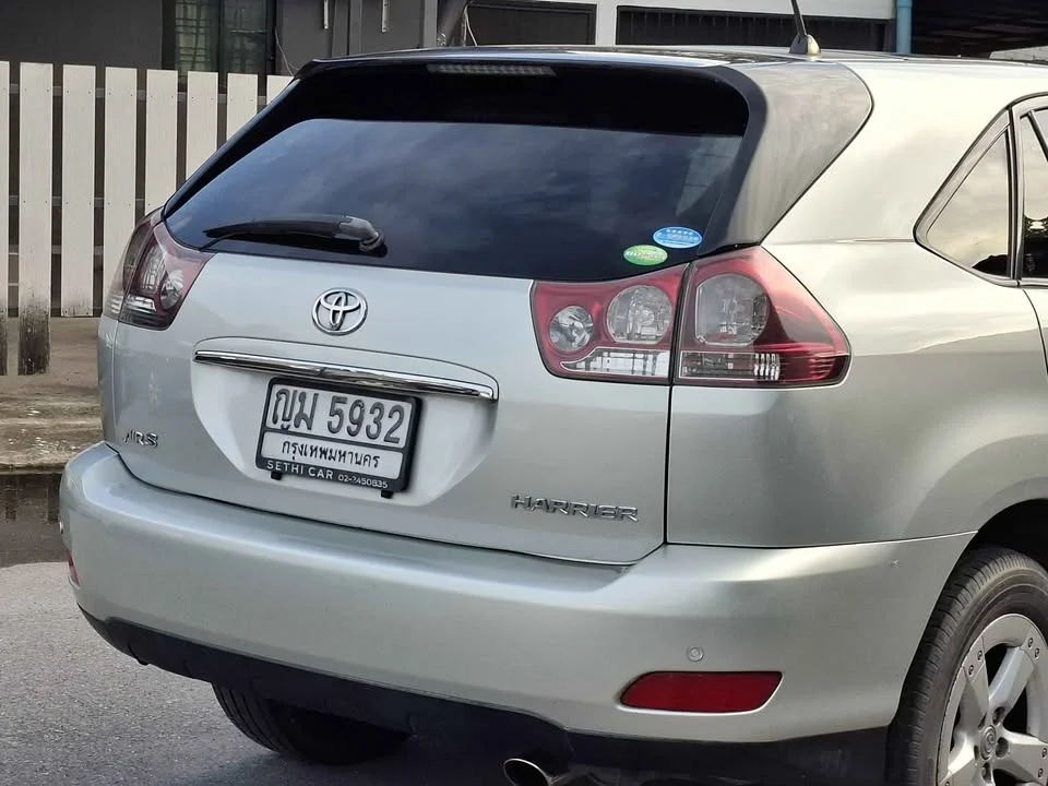 2003 Toyota Harrier II 2