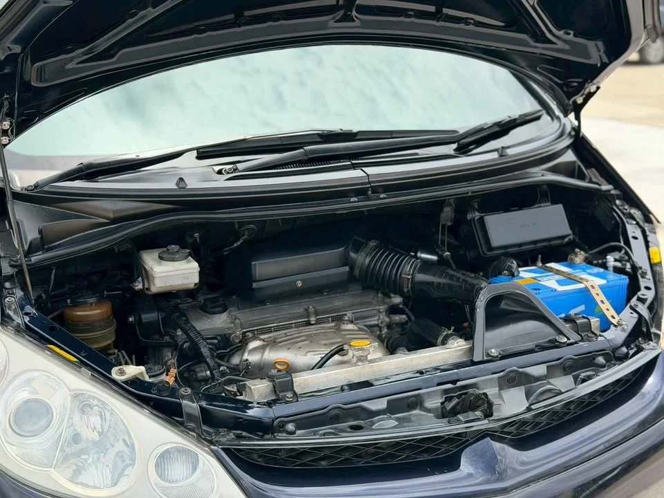 2002 Toyota Estima II 2