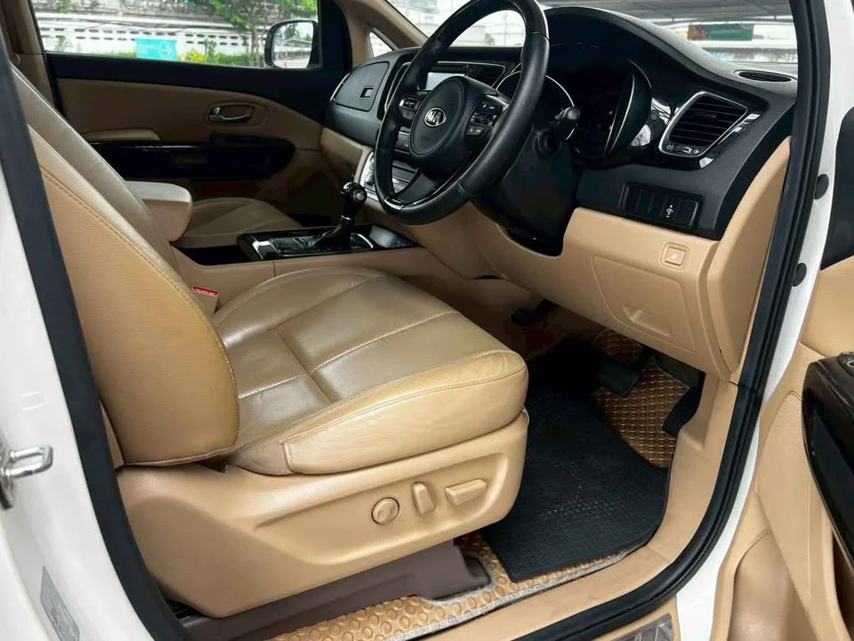 2015 Kia Carnival III 2