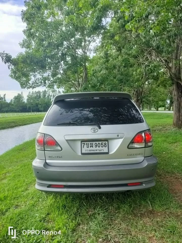 2002 Toyota Harrier I 3