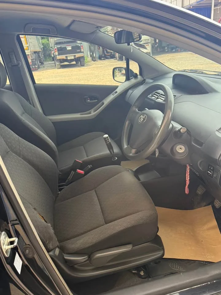 2012 Toyota Yaris II 2