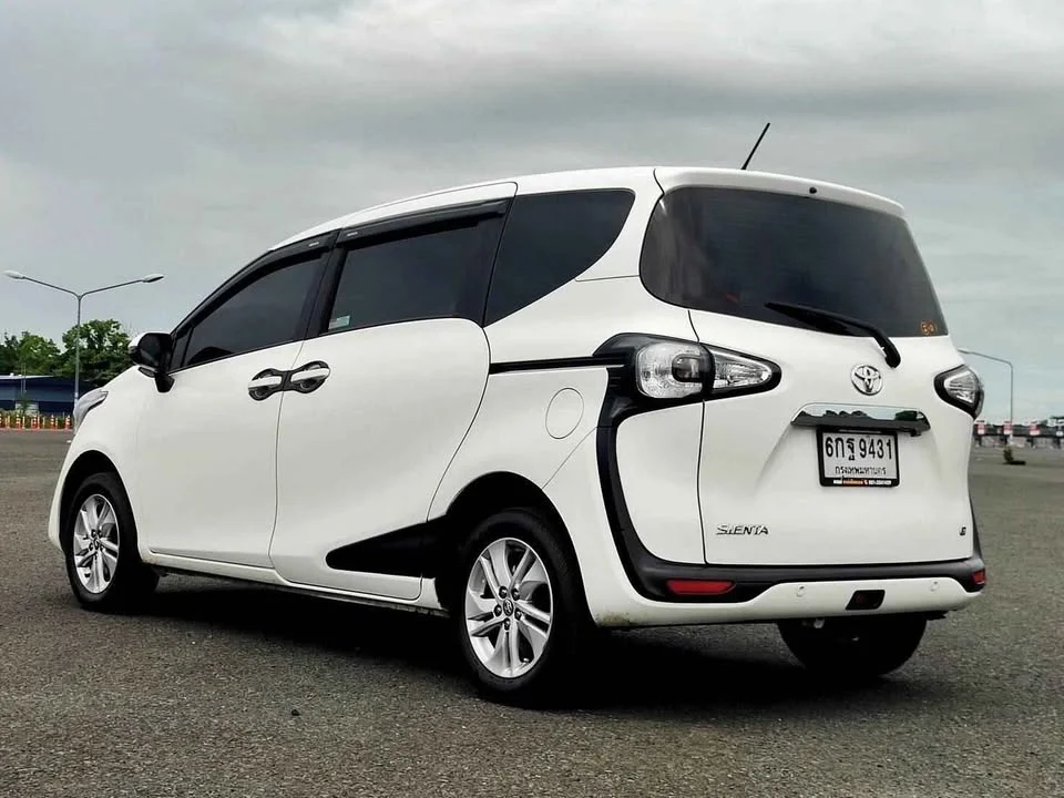 2017 Toyota Sienta II 3