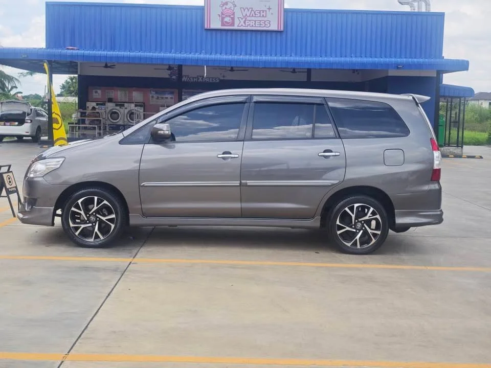 2013 Toyota Innova I 3