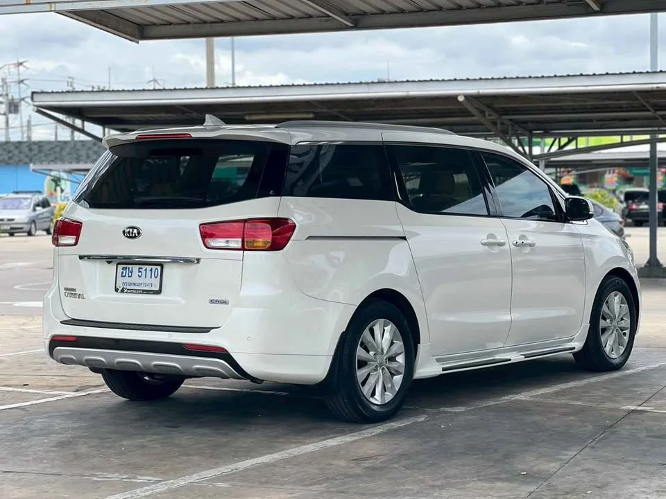 2015 Kia Carnival III 2