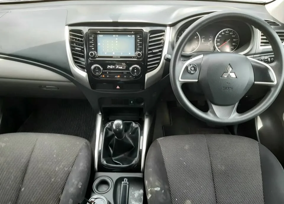 2016 Mitsubishi Triton V 3