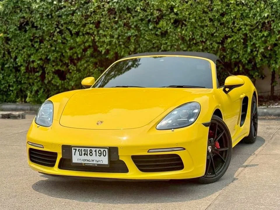 2017 Porsche 718 Boxster and Cayman IV 3