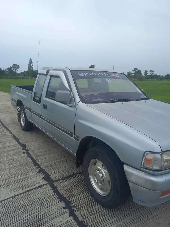 1995 Isuzu TFR III 2