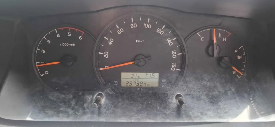 2015 Toyota Commuter V (H200) 3