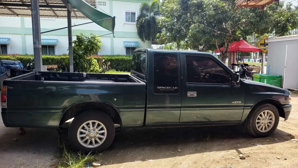 1996 Isuzu TFR III 2