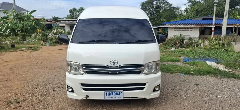 2013 Toyota Commuter V (H200) 2