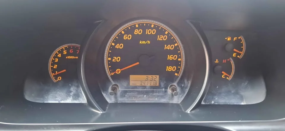 2013 Toyota Commuter V (H200) 3