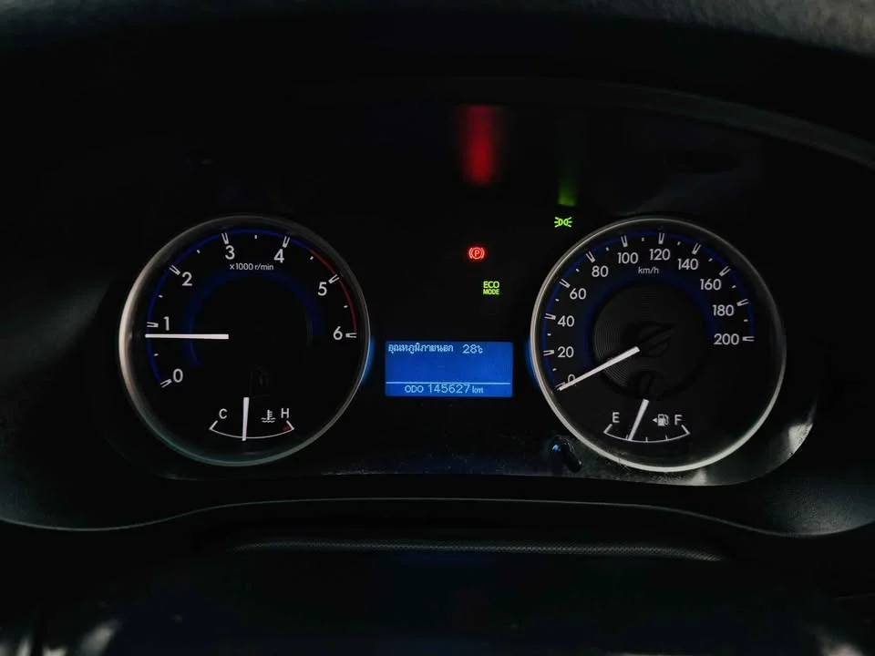 2015 Toyota Hilux VIII 2