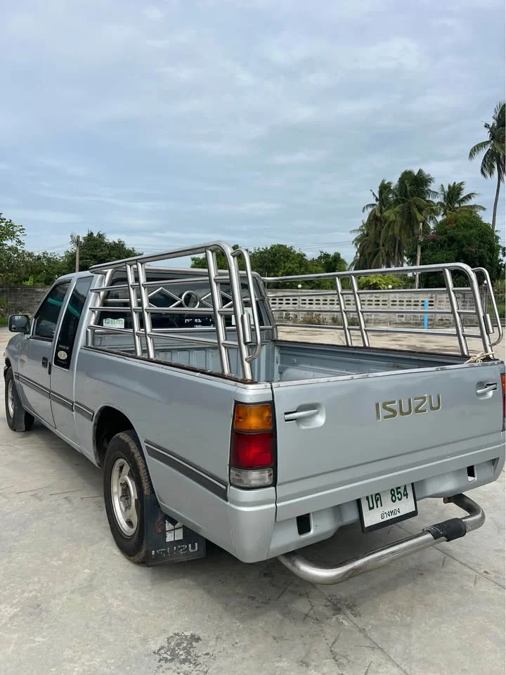 1996 Isuzu TFR III 3