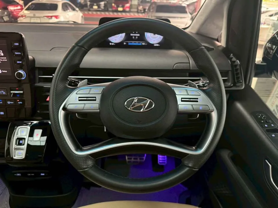 2022 Hyundai Staria US4 3