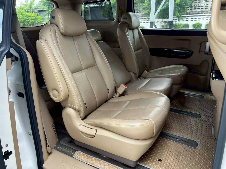 2015 Kia Carnival III 2