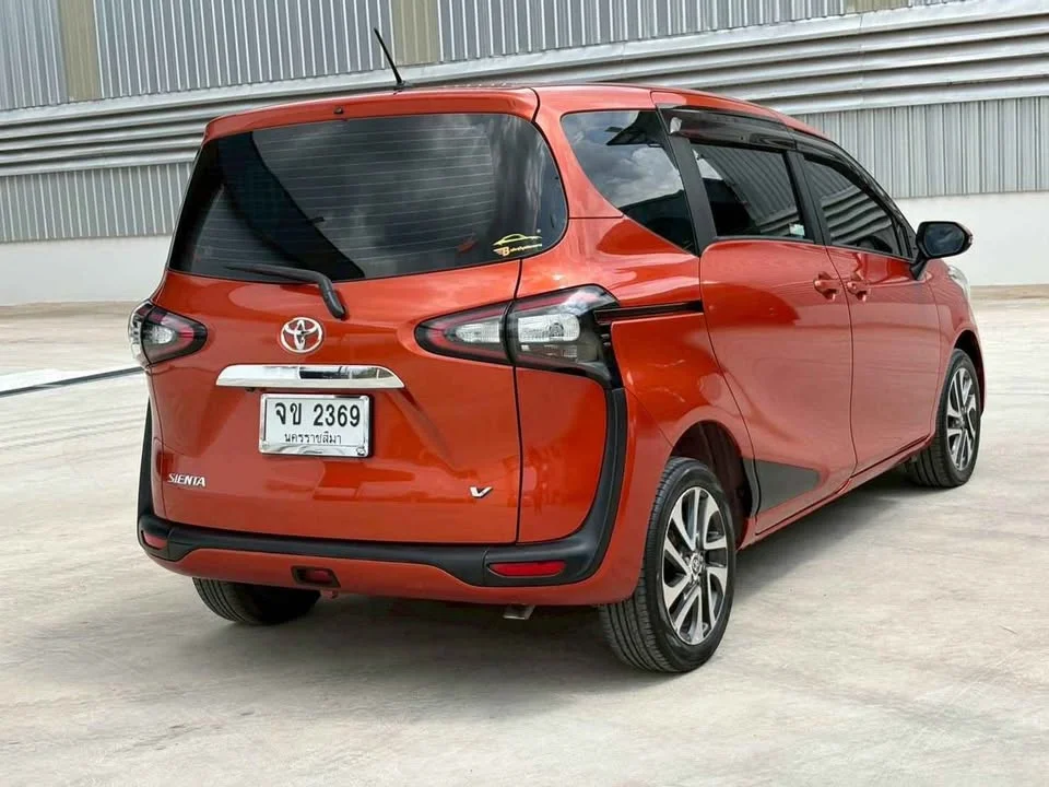 2016 Toyota Sienta II 3