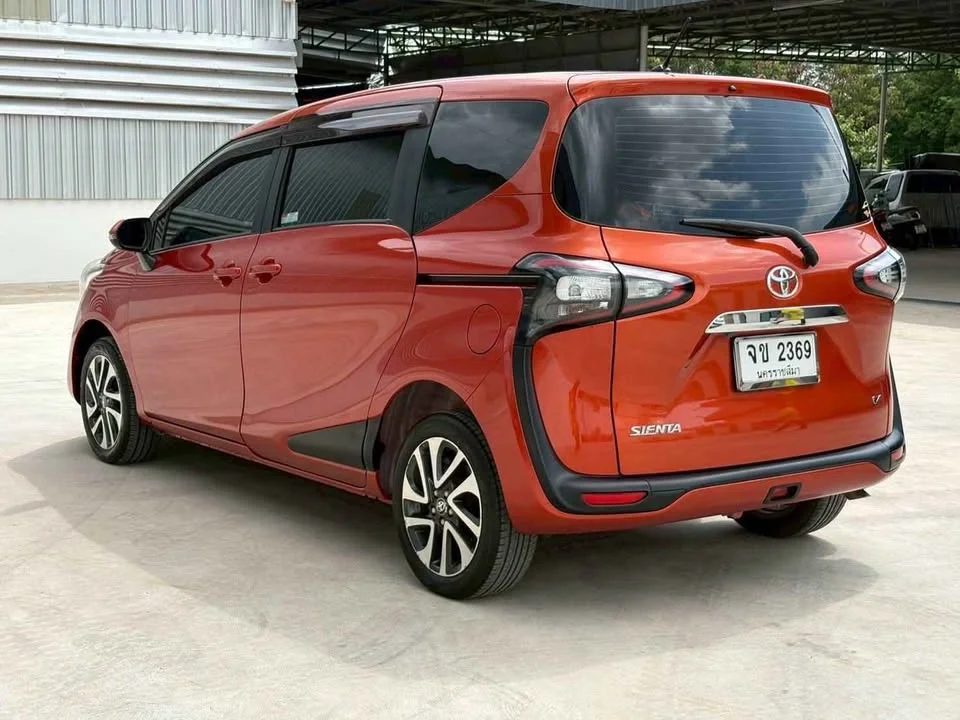 2016 Toyota Sienta II 2