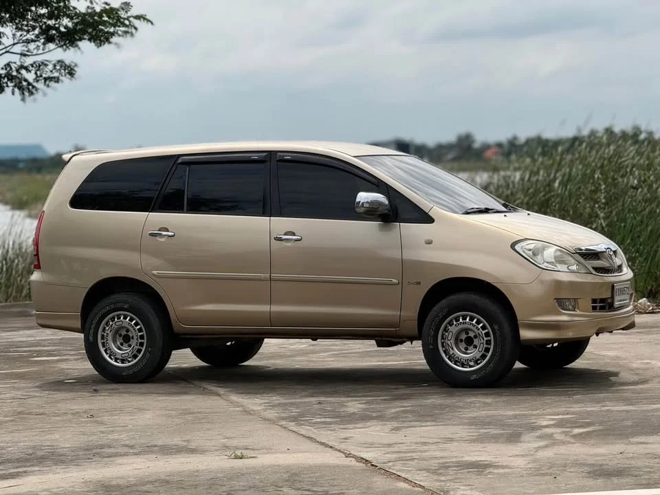 2005 Toyota Innova I 2